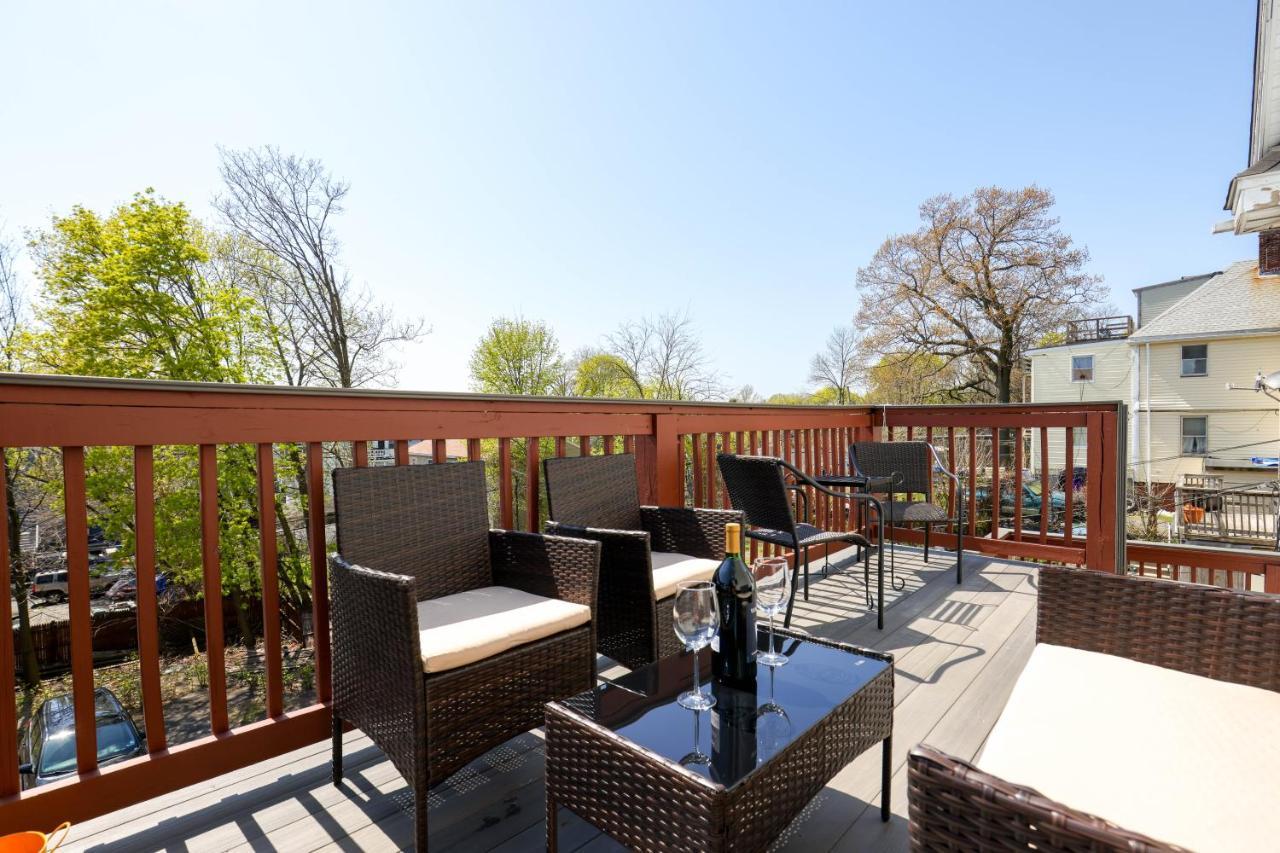 Amazing Family-Friendly And Group-Friendly Accommodation #Thebackdorch Boston Exterior foto