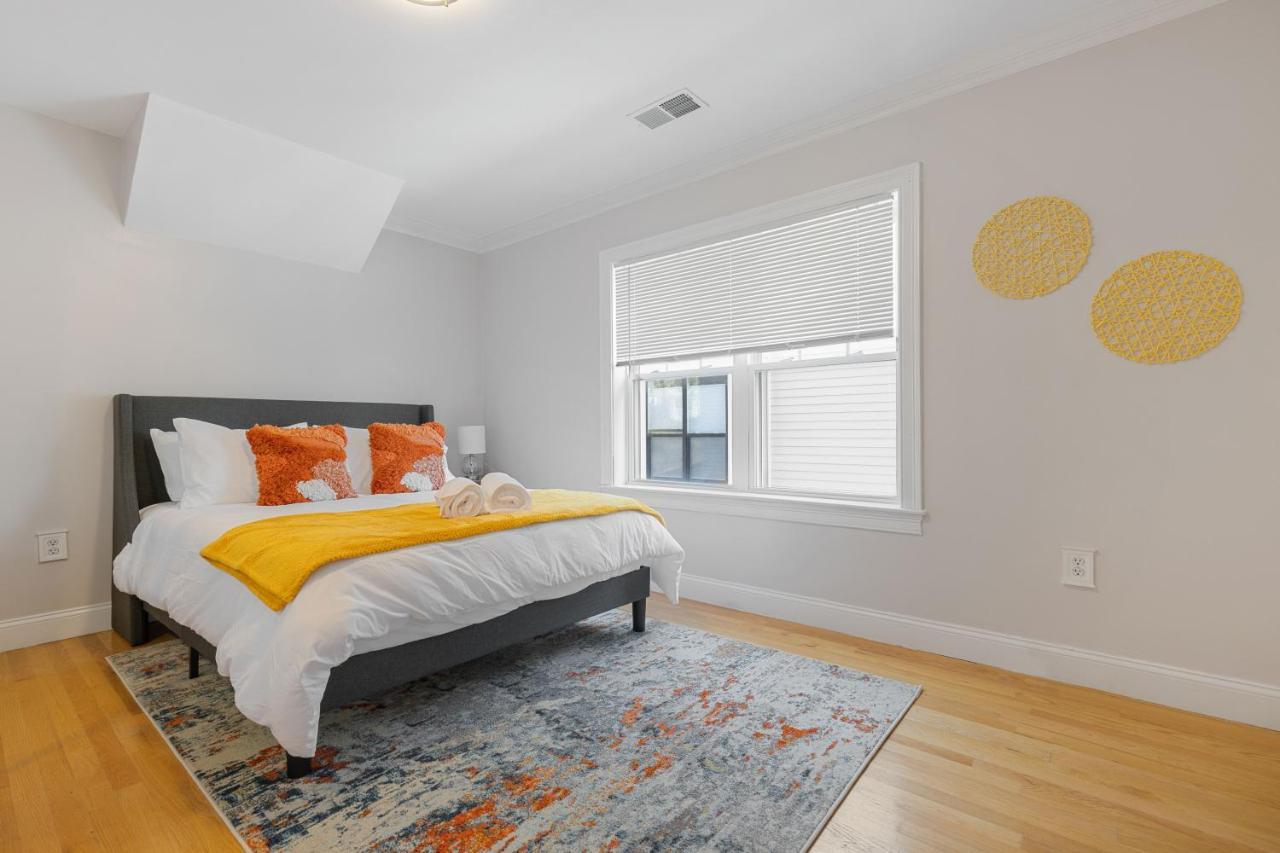 Amazing Family-Friendly And Group-Friendly Accommodation #Thebackdorch Boston Exterior foto