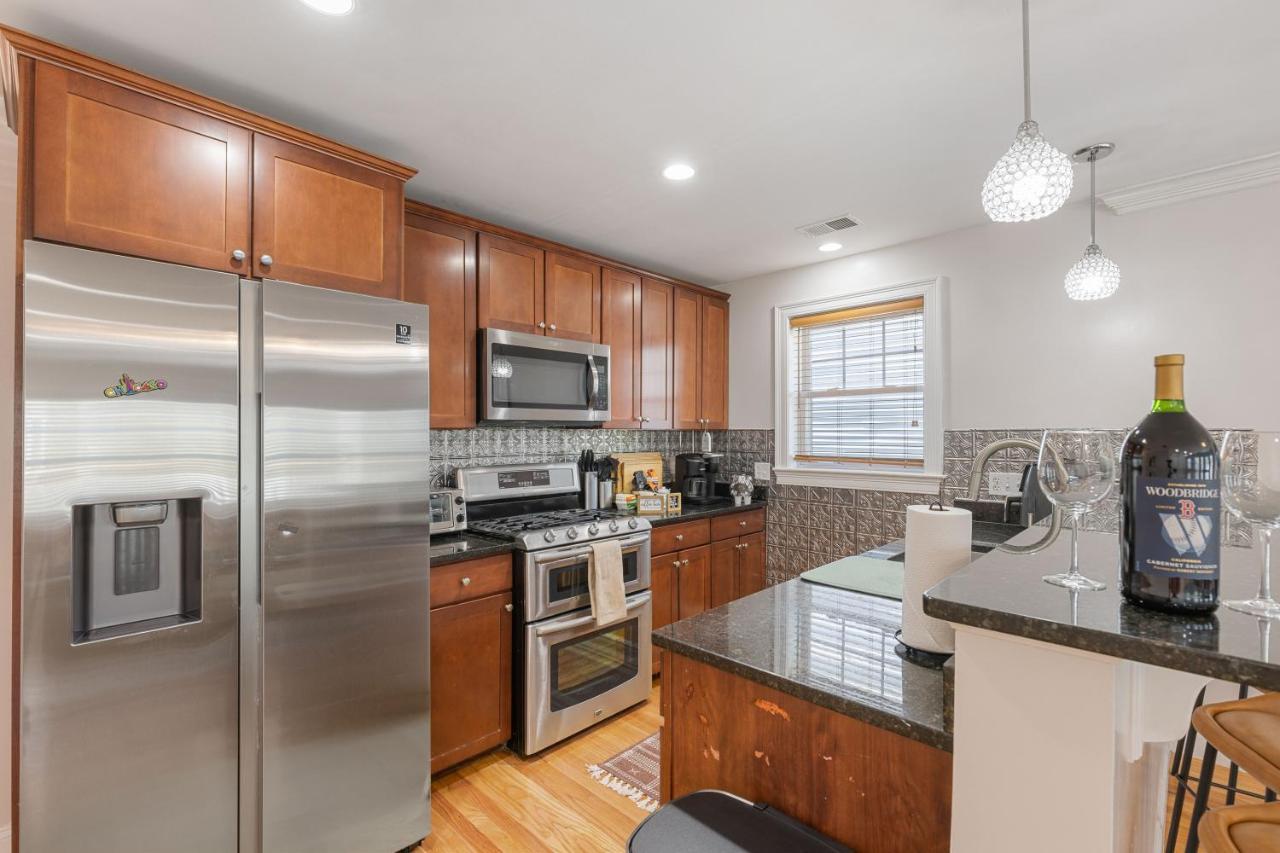 Amazing Family-Friendly And Group-Friendly Accommodation #Thebackdorch Boston Exterior foto