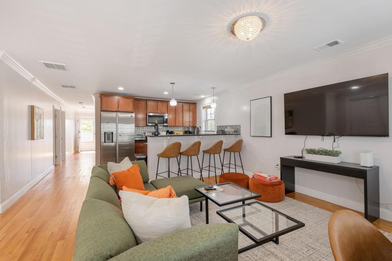 Amazing Family-Friendly And Group-Friendly Accommodation #Thebackdorch Boston Exterior foto